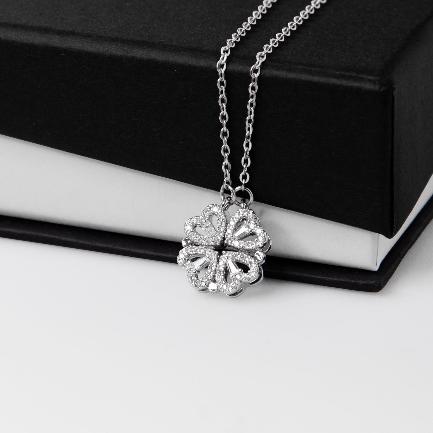 To My Amazing Mom – Magnetic Hearts Lucky Clover Necklace