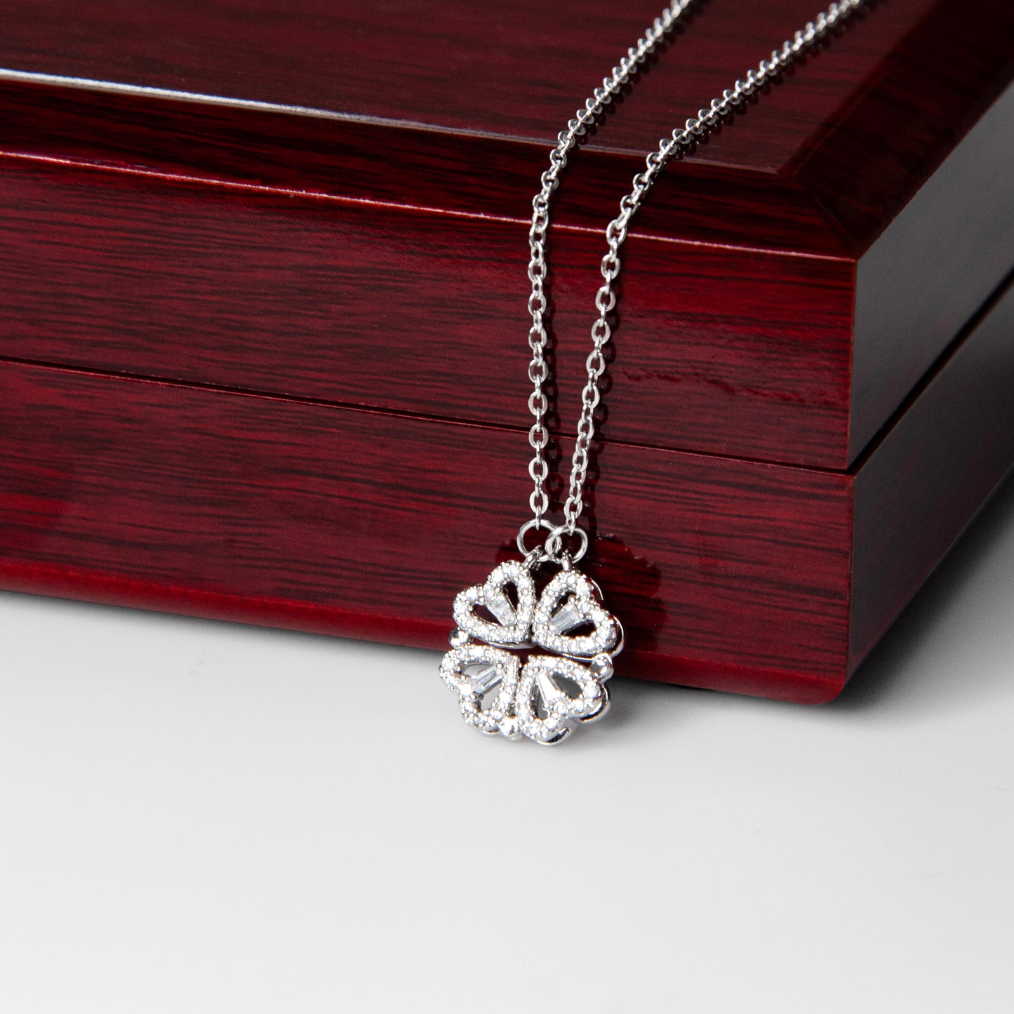 To My Amazing Mom – Magnetic Hearts Lucky Clover Necklace